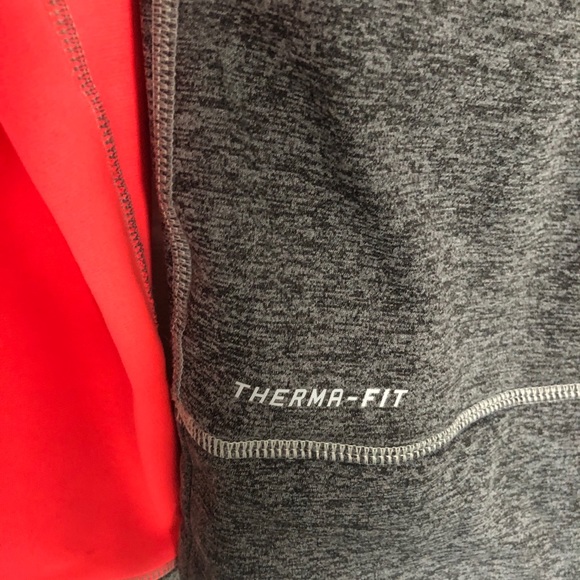 NIKE- high neck thermal hoodie with Thumb holes - Picture 7 of 7